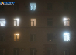 Выбиты стекла, жители в ПВР: что происходит в поврежденных в ходе массовой украинской атаки волгоградских многоэтажках 