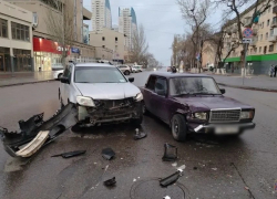 16-летняя девочка на «семерке» пострадала в аварии в Волгограде 