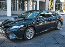 Мэрия Урюпинска взяла банковский кредит и покупает перламутровую Toyota Camry
