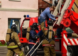 Пожарным пришлось эвакуировать 7 человек после замыкания проводки под Волгоградом