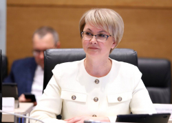 Блондинка заменила скандально ушедшего в отставку из Волгоградской облдумы