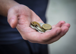 90% волгоградцев не хватает зарплаты даже на продукты
