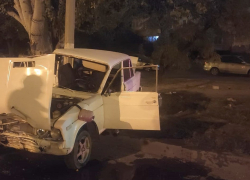 Подростки разбились на угнанном авто при полицейской погоне под Волгоградом: видео