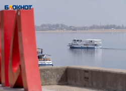 Речные трамвайчики уходят на зимовку в Волгограде