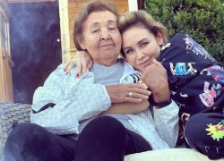 Пить кумыс и ходить в баню: Ляйсан Утяшева раскрыла секреты долголетия