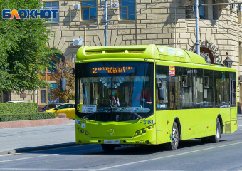 Двое пассажиров попали в больницу 2 сентября после падения в автобусах Волгограда и Волжского