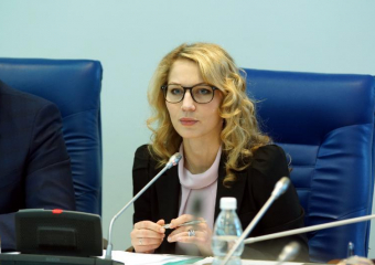 Самая красивая женщина волгоградской политики сегодня намерена от души покушать торта