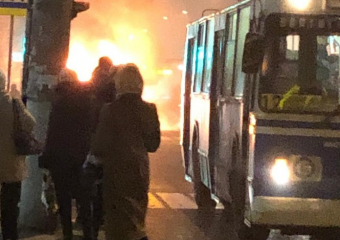Маршрутка загорелась на остановке в северной части Волгограда
