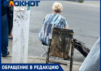 Приходить со своими стульями на остановку начали в Волгограде из-за транспортного трэша