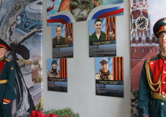 Имена четверых погибших на СВО бойцов увековечили на "Стене Памяти" в Волгограде