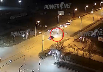 Иномарка на скорости влетела в толпу и сбила ребенка на зебре