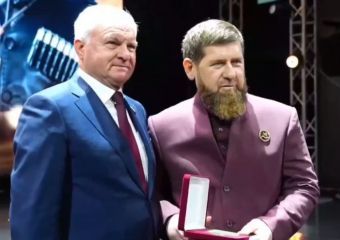 Волгоградский депутат вручил медаль Рамзану Кадырову