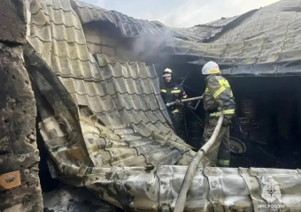 Пепелище осталось на месте магазина в Средней Ахтубе