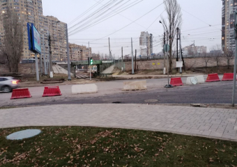 Ловушку-убийцу для автомобилей ликвидировали в центре Волгограда: теперь машины летают