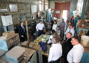 Почувствовать кайф стоя, спуститься в канализацию и пройти УЗИ для беременных: куда волгоградцы послали чиновников 