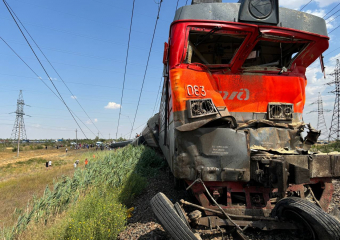 Публикуем жуткие фото крушения поезда в Котельниково: в нем ехали более 800 человек 