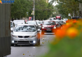 "Стоим под мостом больше часа": легендарную пробку вернули до осени на Тулака в Волгоград 