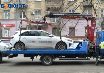 Эвакуаторы вовсю орудуют в центре Волгограда