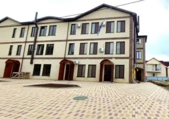 Трехэтажку с семью кухнями продают в одни руки за 150 миллионов в Волгограде