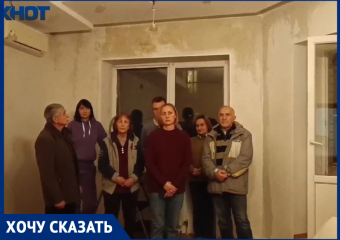 «Как главный инженер может спокойно спать?»: без кровли живет плесневеющий элитный ЖК в Волгограде