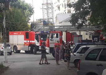 «Андрей, помоги!»: мужчину спасли с карниза многоэтажки в центре Волгограда