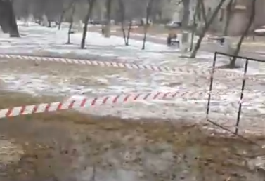 В Волгограде затопило сквер возле памятника Паникахе: видео
