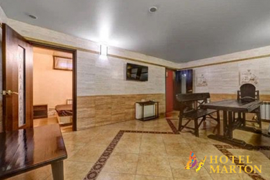 Уютный и вместительный хамам с большим бильярдом, бассейном - 