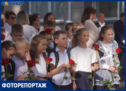 Невыспавшиеся первоклашки, много роз и ремонт за 119 млн: как в Волгограде прошло 1 сентября 