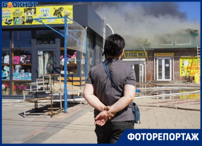 Пожар-катастрофа уничтожает рынок в Волгограде: люди рыдают и считают миллионные убытки