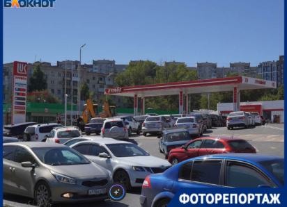 Бензиновые гранд-очереди вернулись в Волгоград в последний день лета