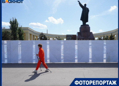 Пямятник Ленину спрятали за забором в центре Волгограда: что будут делать и как долго