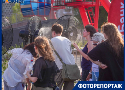 Жажда праздника оказалась сильнее адской жары на юге Волгограда: включили вентиляторы на улице