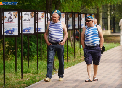 Даже дамы в полосатом: показываем, как гуляет юбилей волгоградская десантура
