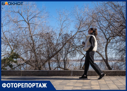 Пуховики и теплые ботинки за два дня в +15 сбросили с себя волгоградцы