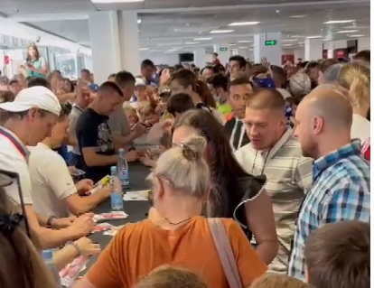 «Аршавин кричал»: в Волгограде сняли на видео набросившуюся на футболиста толпу