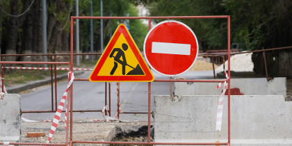 «Пока идут выборы, никто ничего копать не будет»: на Ангарском в Волгограде упал напор воды