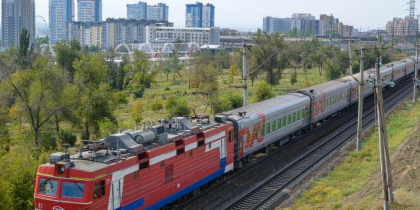 В Волгоградской области товарный поезд врезался в трактор