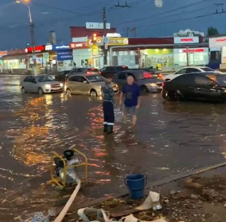 Улицу Качинцев затопило в Волгограде 18 августа: видео