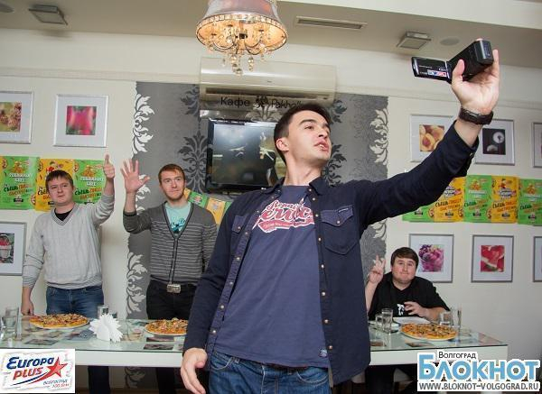 Чемпионат по скоростному поеданию пиццы в Волгограде набирает обороты. Видео