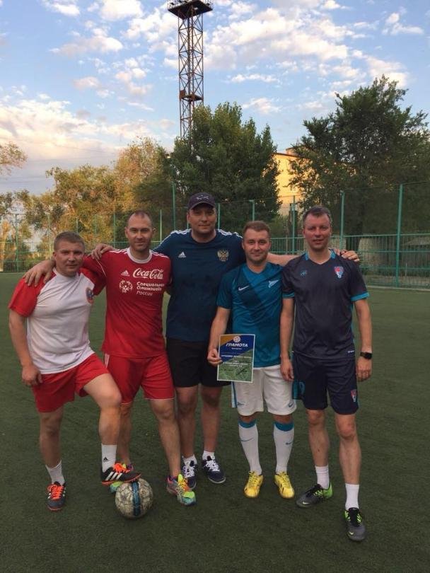 Волгоградские депутаты гоняют в футбол и устраивают себе фотосессии
