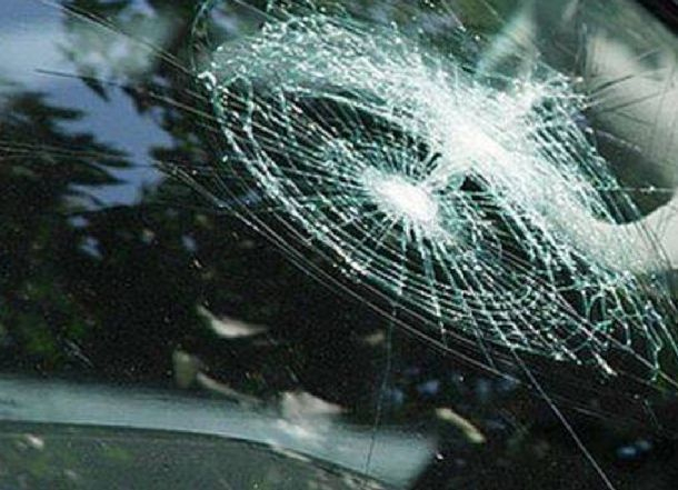 Обуреваемый ревностью мужчина разбил машину возлюбленного экс-супруги в Волгоградской области