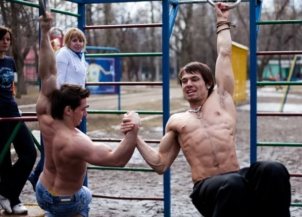 В День города накачанные парни покажут мастерство своего тела в парке Волгограда