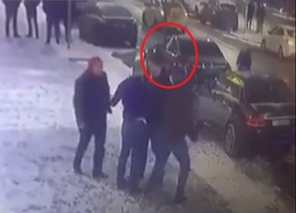 Избиение сына главы СУ СКР по Волгоградской области попало на видео