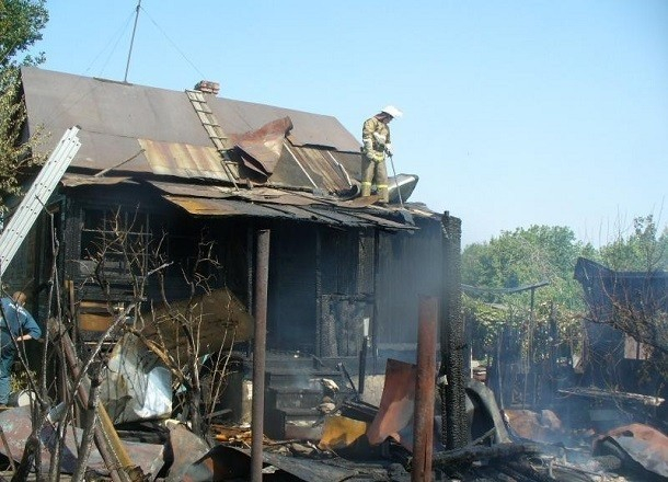 Дом на четырех хозяев сгорел под Урюпинском: есть пострадавший