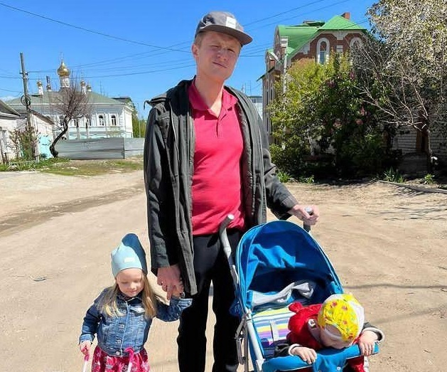 Победитель «Ледникового периода» Вячеслав Чепурченко прогулялся с семьей по Камышину