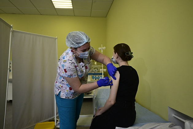 Волгоградские поликлиники готовят к вакцинации подростков Спутником-М