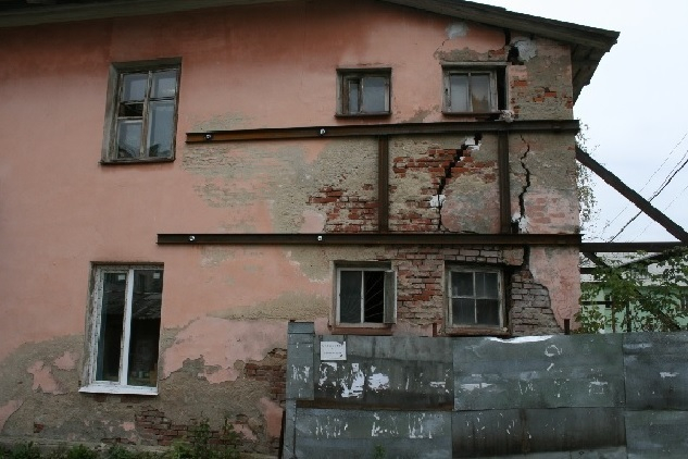 Шесть аварийных домов обещают расселить до конца года в Волгограде