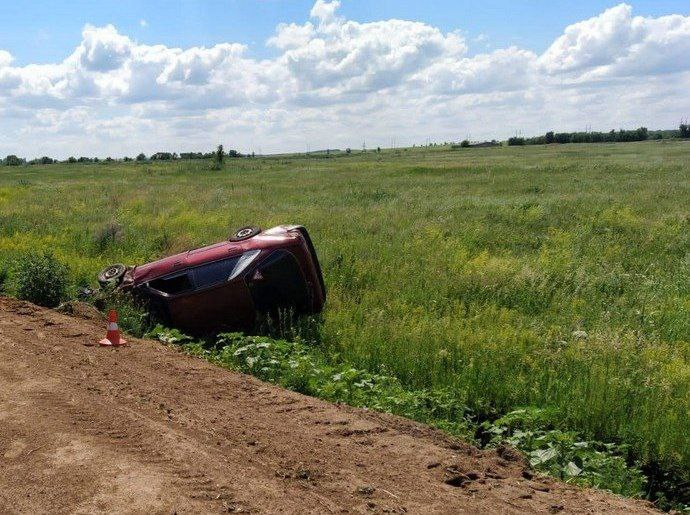 Под Волгоградом погиб водитель опрокинувшейся в кювет Toyota