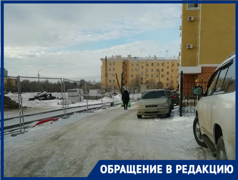 Строящийся храм Александра Невского лишил волгоградцев парковки
