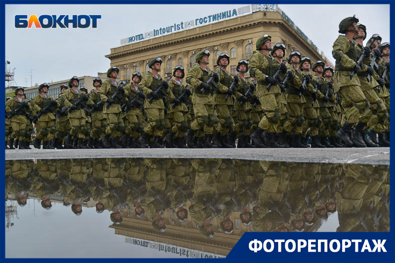 Волгоградский фотограф показал первую репетицию парада к 9 мая